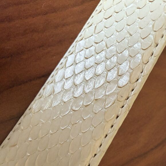 Vtg Carlisle White Snakeskin Textured Leather Belt Gold Buckle Sz M Statement main image 5